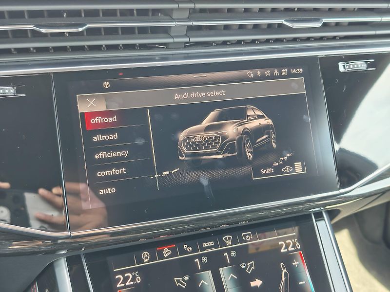 Audi Q8 SUV 50 Quattro 8TT 3,0TDI - fotka 17 z 28