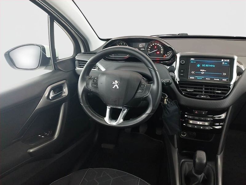 Peugeot 2008 (2017) Active 1.2 PureTech, Tempomat - fotka 7 z 17