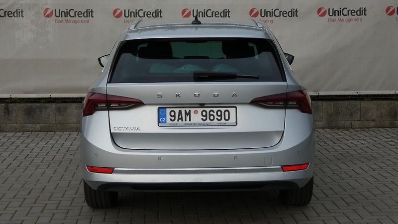 Škoda Octavia 2,0 TDI DSG Style 110 kW - fotka 4 z 23