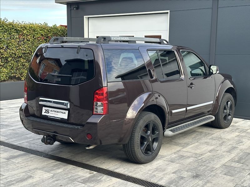 Nissan Pathfinder 3,0 DCI 231PS  LE Executive 4x - fotka 7 z 55