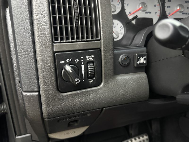 Dodge RAM 8,3 1500 SRT10 V10VIPER SERVIS - fotka 10 z 43