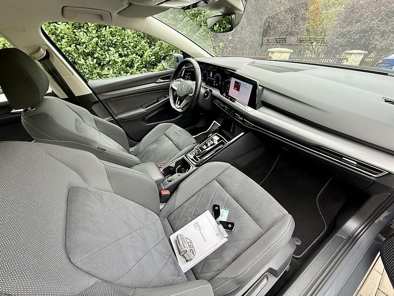 Volkswagen Golf (2023) 1.5 eTSI 110 kW mHEV Style DSG - fotka 4 z 21