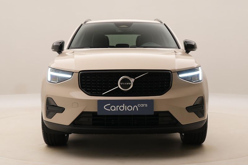 Volvo XC40 (2026) B3 AUT DARK PLUS - fotka 15 z 60