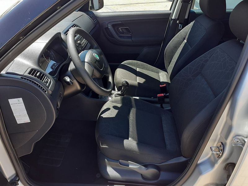 Škoda Fabia (2011) KOMBI 1.2 TSi AMBIENTE - fotka 14 z 27