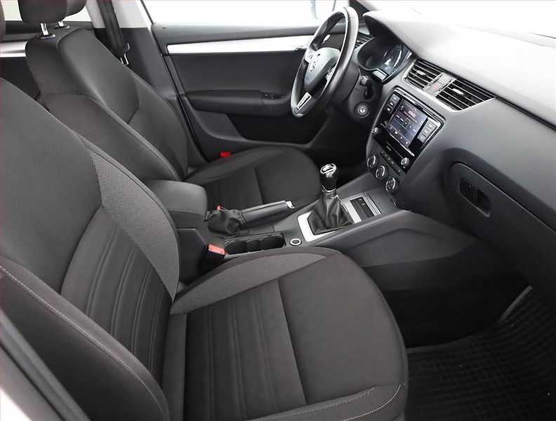 Škoda Octavia (2018) 1.4 TSI, Serv.kniha, Tempomat - fotka 7 z 16