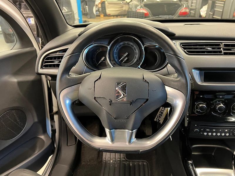 Citroën DS3 1.2 VTI 60kW - fotka 9 z 19