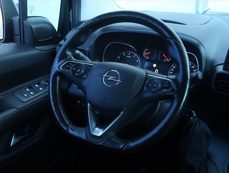Opel Combo (2018) Enjoy 1.2 Turbo, 5Míst, ČR - fotka 17 z 20