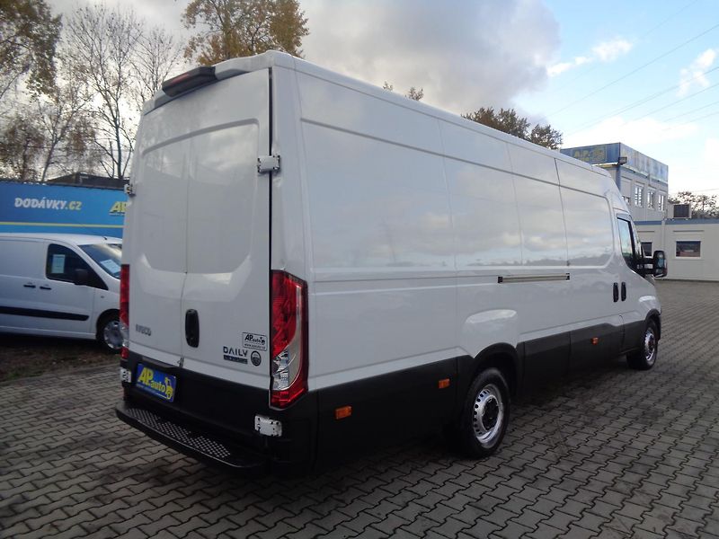 Iveco Daily 2,3 HPT  MAXI AUTOMAT KLIMA - fotka 9 z 32