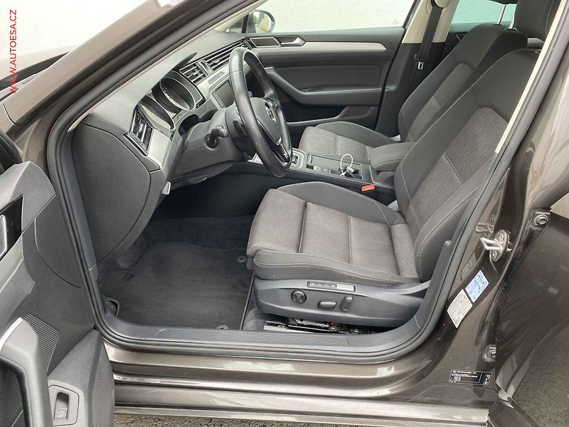 Volkswagen Passat (2016) 2.0 TDi, Comfort, DSG, LED - fotka 9 z 20