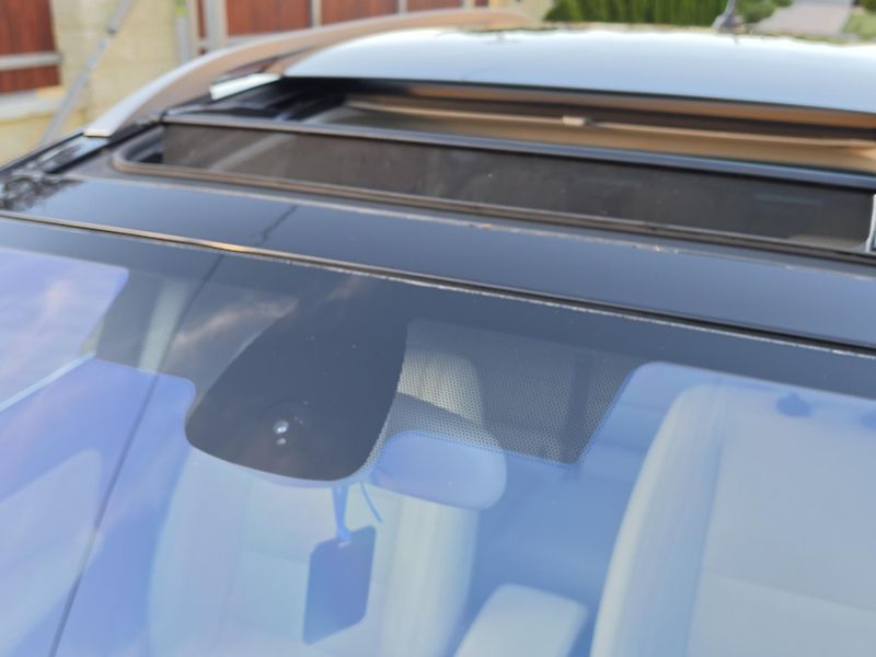 Renault Laguna 2.0dCi 131kW INITIALE*PANORAMA - fotka 52 z 58