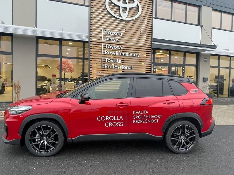 Toyota Corolla Cross 2.0 Hybrid 4x4 GR SPORT - fotka 2 z 27
