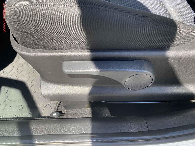 Hyundai ix20 (2017) 1.4i, ČR, Klima - fotka 14 z 16