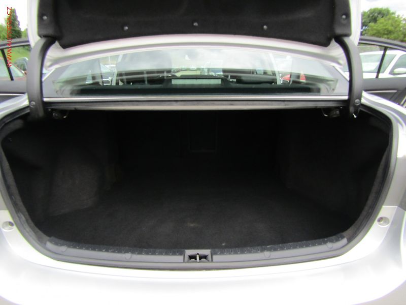 Toyota Avensis (2013) 2.2D, ČR, Navi - fotka 7 z 20