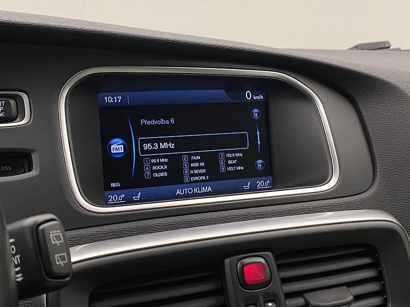 Volvo V40 D4 SUMMUM AUT CZ REZERVACE - fotka 36 z 45