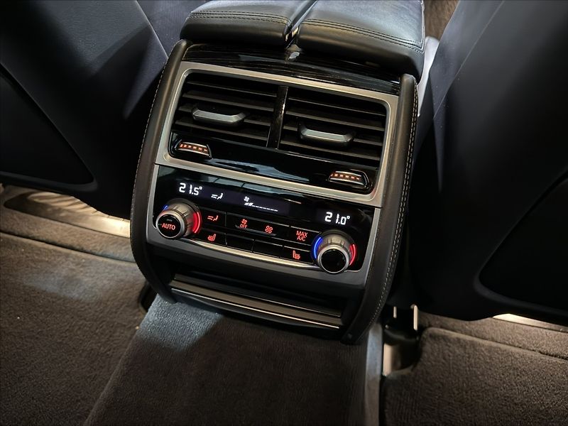 BMW Řada 7 3,0   730D XD LASER MASÁŽE ČR - fotka 31 z 45