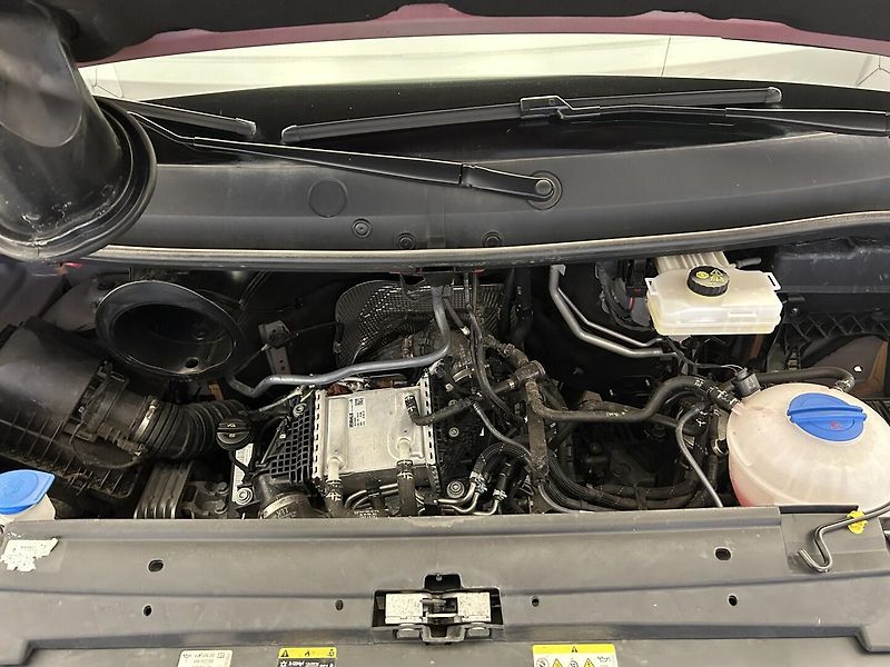 Volkswagen Crafter 2.0 TDI L3H2 - fotka 17 z 25