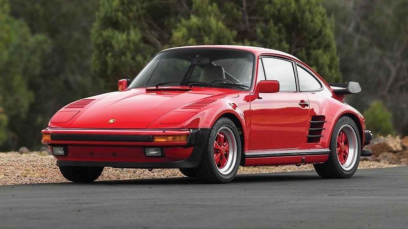 Celkem 12 úžasných Porsche půjde do aukce.