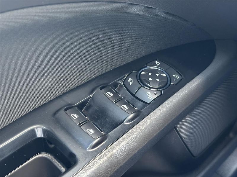 Ford Mondeo 2,0 TDCi AT WEBASTO TOP STAV - fotka 28 z 39