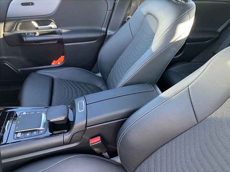 Mercedes-Benz Třídy B 1,3 Distronic Pano CarPlay - fotka 10 z 23