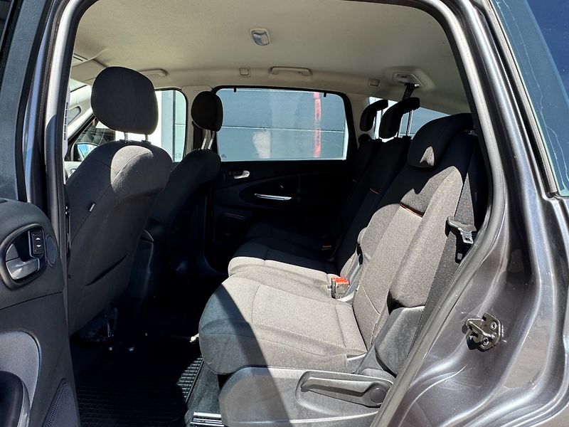 Ford S-MAX (2008) 2.0 TDCi - fotka 11 z 28