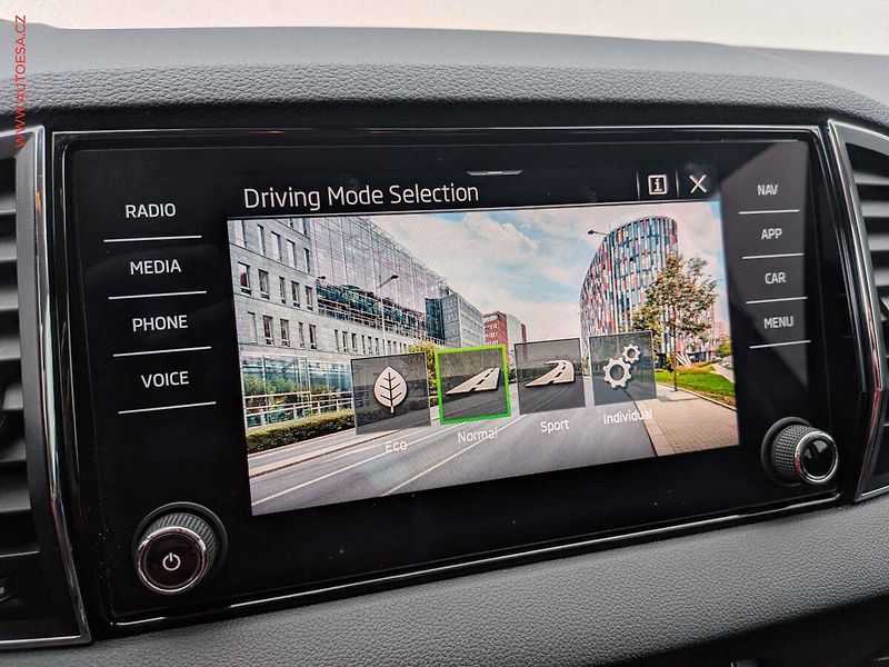 Škoda Karoq (2022) 1.5 TSi, ČR - fotka 16 z 18