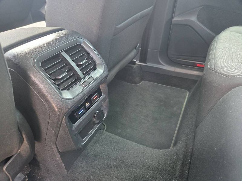 Volkswagen Tiguan (2021) 2.0 TDI DSG - fotka 33 z 46