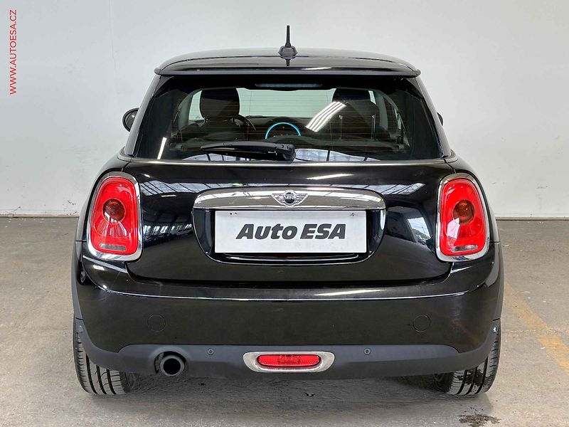 Mini Cooper (2015) 1.5i, Kůže, navi, +ALU - fotka 5 z 17
