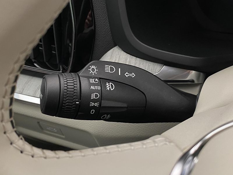 Volvo V60 B4 DARK PLUS AUT CZ - fotka 21 z 51
