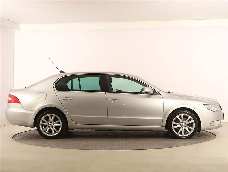 Škoda Superb (2008) 2.0 TDI, Serv.kniha, Xenony - fotka 6 z 20