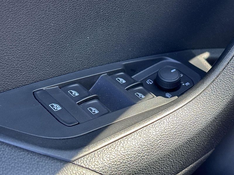 Škoda Karoq (2025) 2.0 TSI 4x4 DSG Sportline - fotka 17 z 33