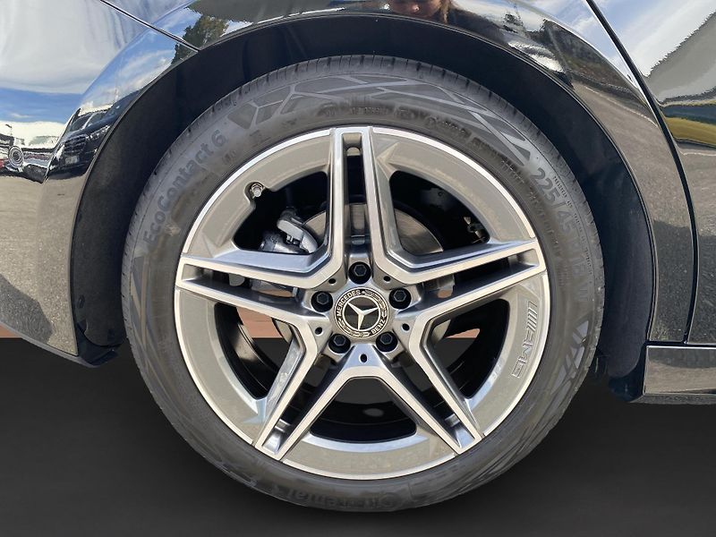 Mercedes-Benz Třídy A A 200d AMG - fotka 19 z 25