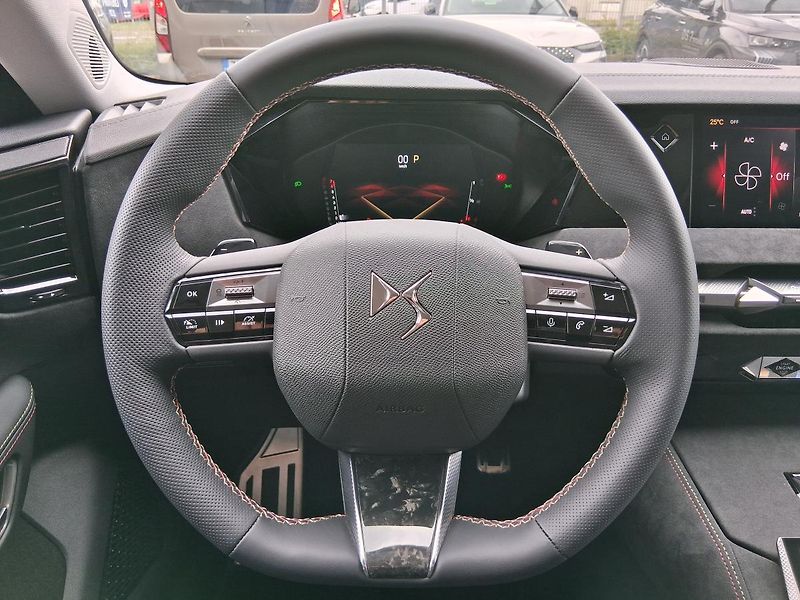 DS Automobiles DS4 PERFORM. LINE+ 1.2 PT 96 kW - fotka 11 z 32