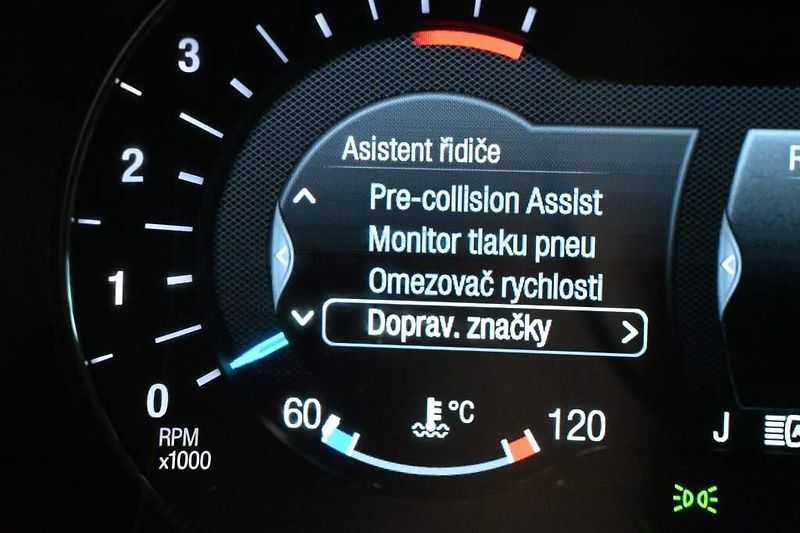 Ford Mondeo (2022) 2.0 140 KW LED SONY ACC 8AT EC - fotka 34 z 41