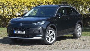 Volkswagen T-Roc je výborně jezdící menší rodinné SUV.
