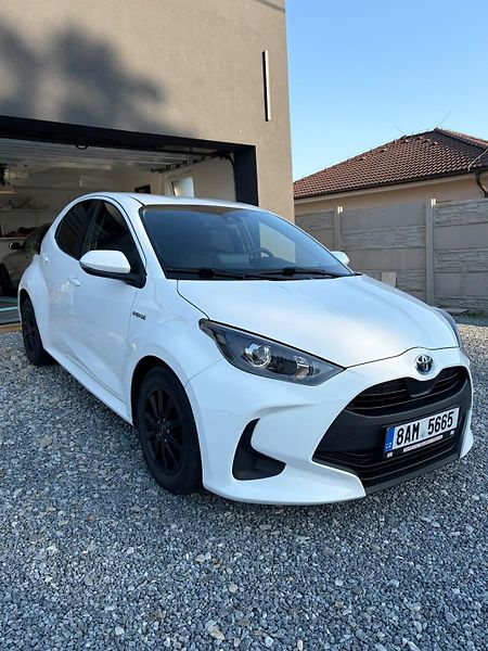 Toyota Yaris (2021) 1.5 hybrid 85kw - fotka 4 z 15
