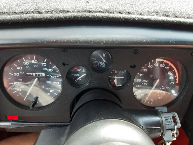 Chevrolet Camaro (1989) Z28 5,0V8 ConvertibleREZERVACE - fotka 18 z 28