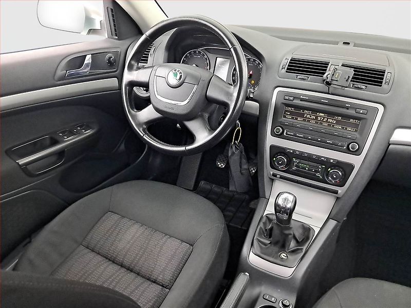 Škoda Octavia (2010) 1.6 TDI, Serv.kniha, Tempomat - fotka 7 z 17