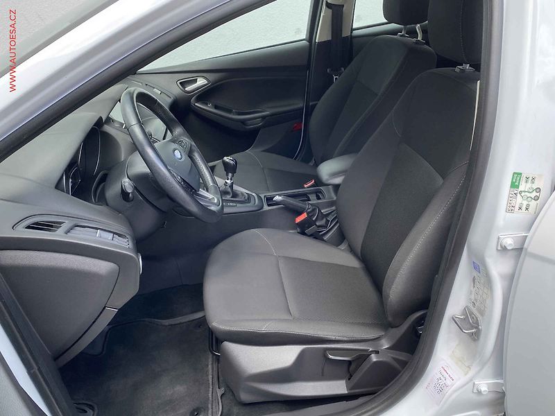 Ford Focus (2018) 2.0TDCi, AC, navi, prak.asist - fotka 9 z 20