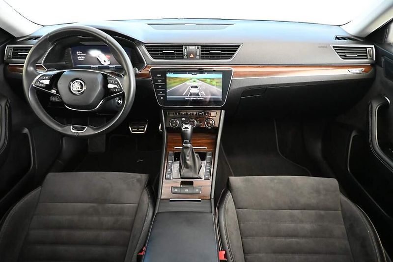 Škoda Superb (2023) 2.0 DSG 4x4 SCOUT Matrix LED T - fotka 12 z 40