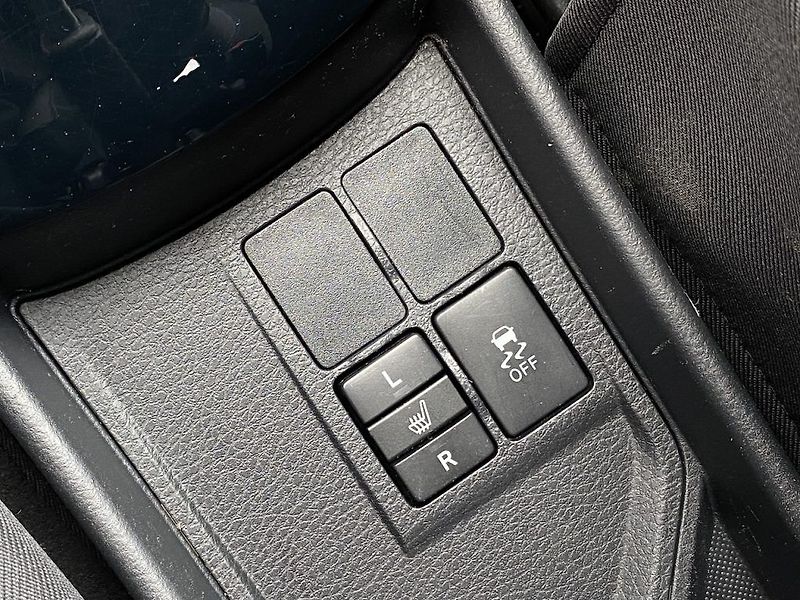 Toyota Yaris 1.5i, ČR, Selection, záruka - fotka 25 z 33