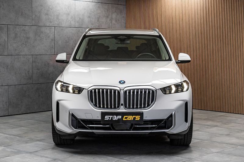 BMW X5 xDrive50e ZÁRUKA*AIR*TANŽÉ*ČR - fotka 2 z 47