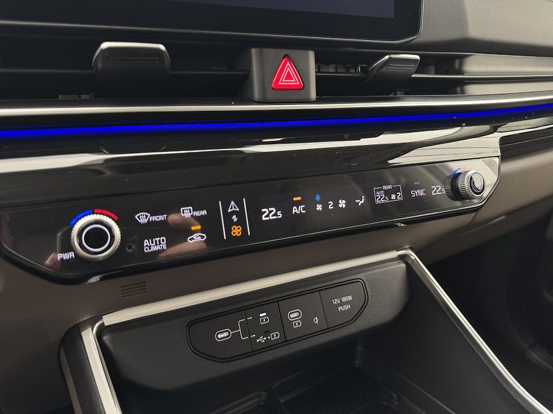 Kia Carnival 2.2d*AT*145kw*9-mist*DPH* - fotka 33 z 50