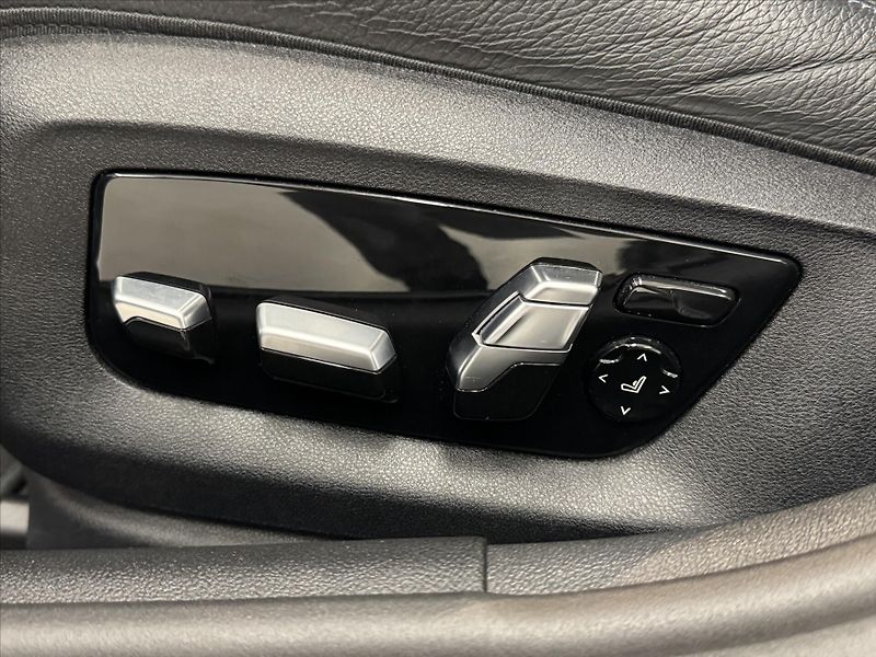 BMW Řada 5 M550i xDRIVE LASER HUD - fotka 7 z 31