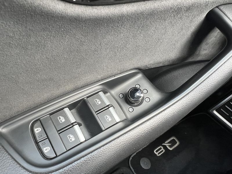 Audi Q8 (2020) 3.0TDI, quattro, S line - fotka 28 z 37