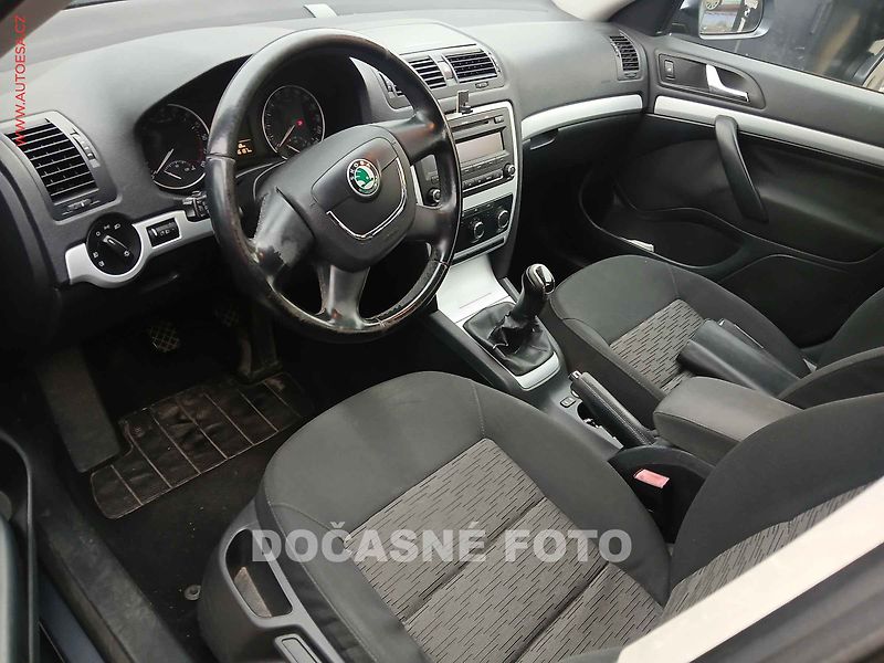 Škoda Octavia (2011) 1.6 TDi, ČR, autoAC, temp - fotka 3 z 3