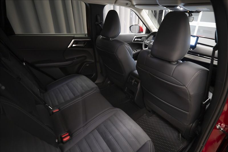 Mitsubishi Outlander 2,4 PHEV INVITE 1728 KM 2x ALU - fotka 11 z 44