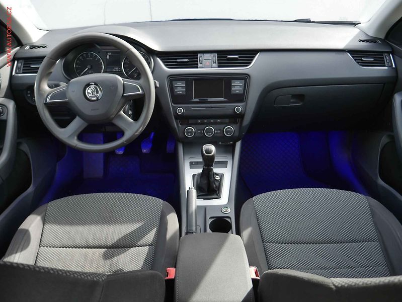 Škoda Octavia (2014) 1.6 TDi, ČR, LED - fotka 8 z 16