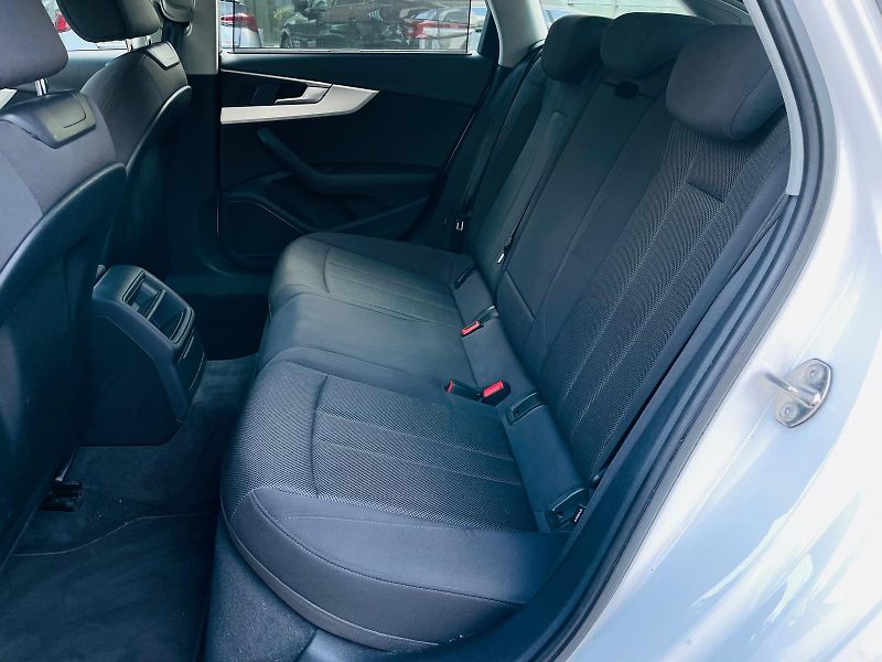 Audi A4 3.0TDI AUT KAMERA SERVISKA  - fotka 36 z 60