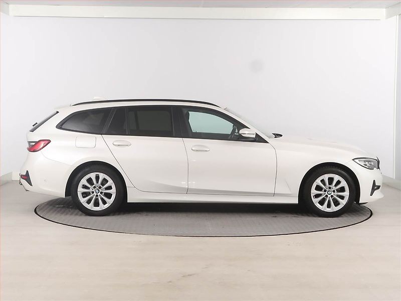 BMW Řada 3 (2020) 320 d xDrive, 4X4, Automat - fotka 6 z 20