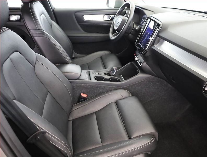 Volvo XC40 (2021) B4 - fotka 7 z 17